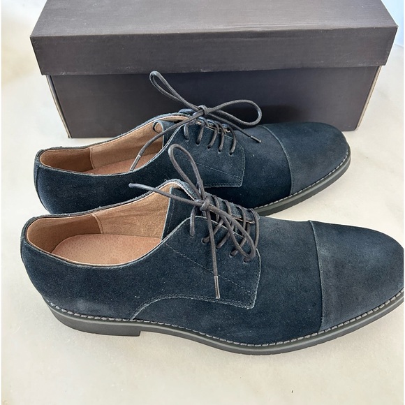 Banana republic navy blue suede shoes
Men’s - Picture 3 of 7